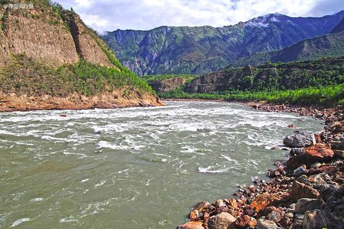 迭部县零感染记录：高原峡谷如何构筑病毒隔离带？