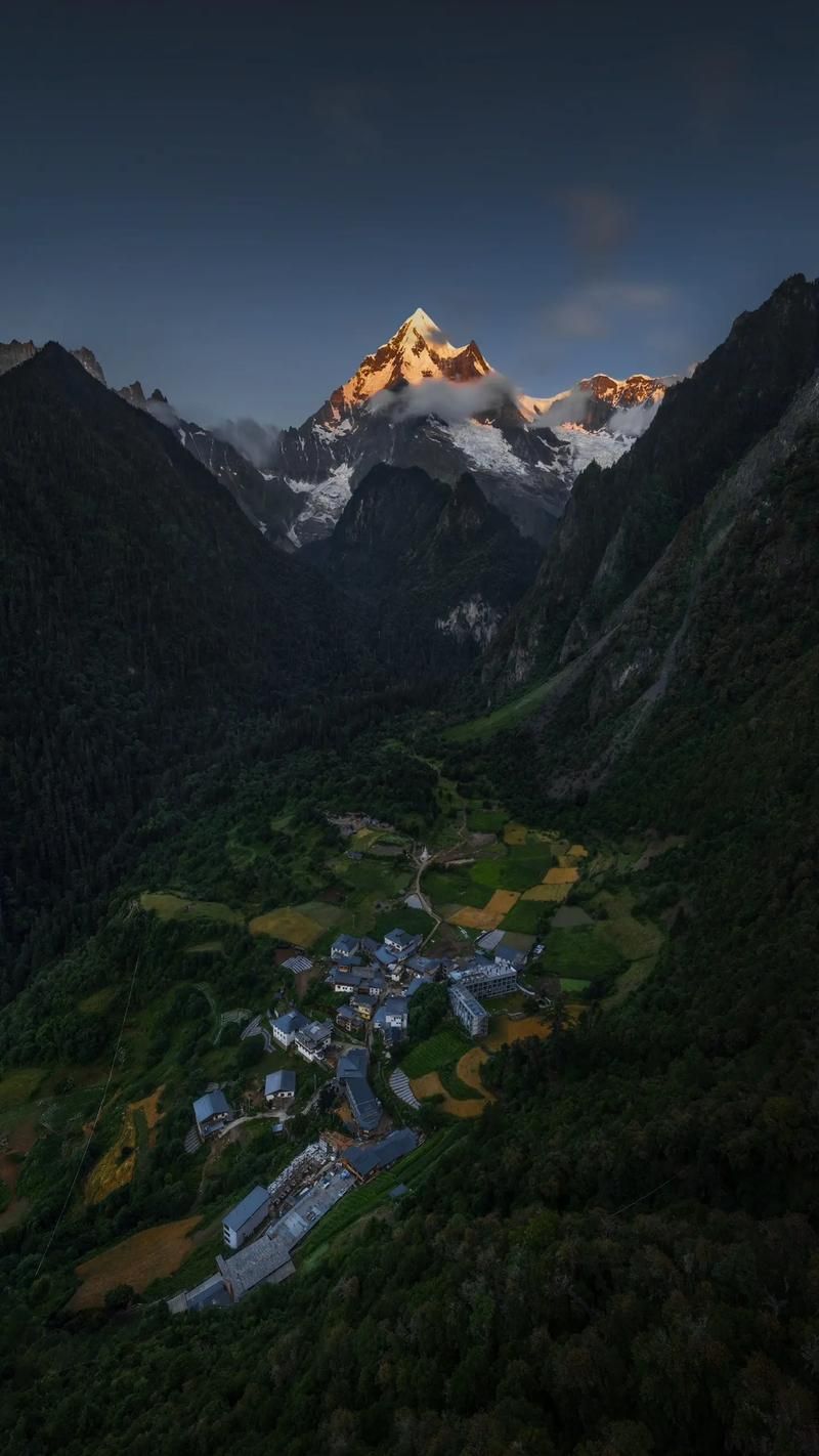 坐标锚定：梅里雪山屏障下的零感染坚守，德钦县如何实现？