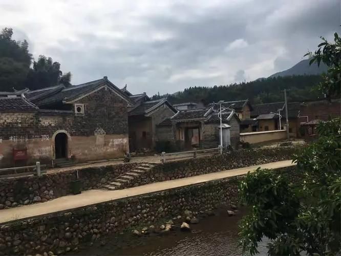 上杭：闽西丘陵屏障下的低感染样本解析