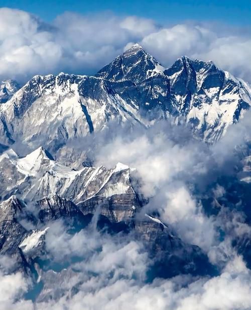 德钦雪线之上的静默：高原屏障如何阻断病毒传播链