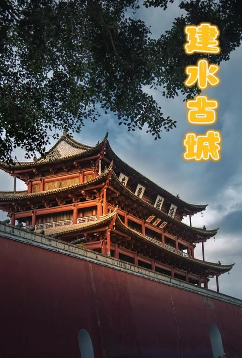 建水古城：滇南交通枢纽下的疫情破防与坚守