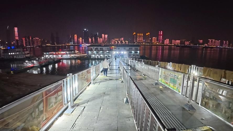 武昌区疫情观察：江畔交通枢纽的防控挑战