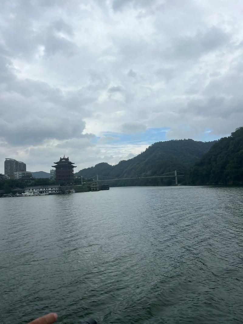 桐庐：富春江畔的零感染坚守与地理屏障