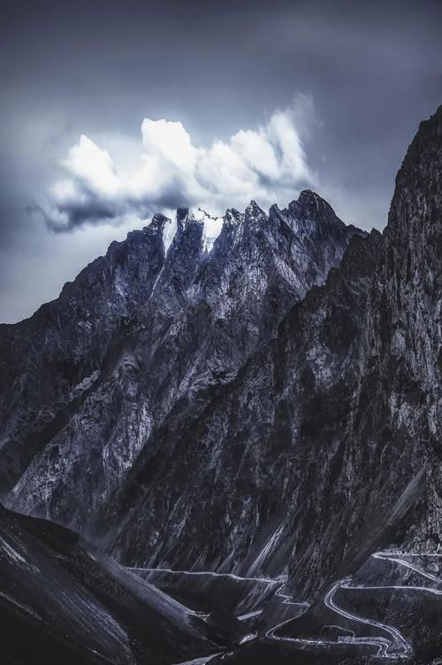 察雅雪域屏障：零感染背后的地理防线