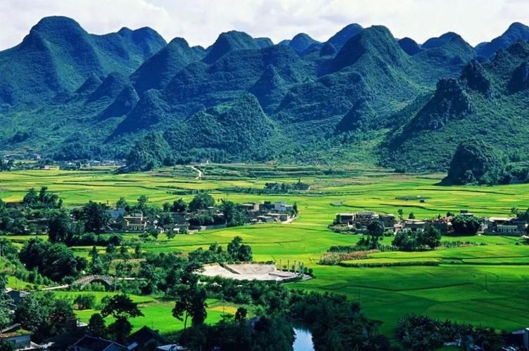 【册亨县：黔西南山地屏障下的疫情低发样本_56709】